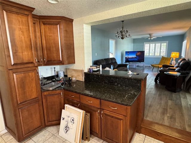 1736 W COUNTRY CLUB DRIVE, Tampa, FL 33612