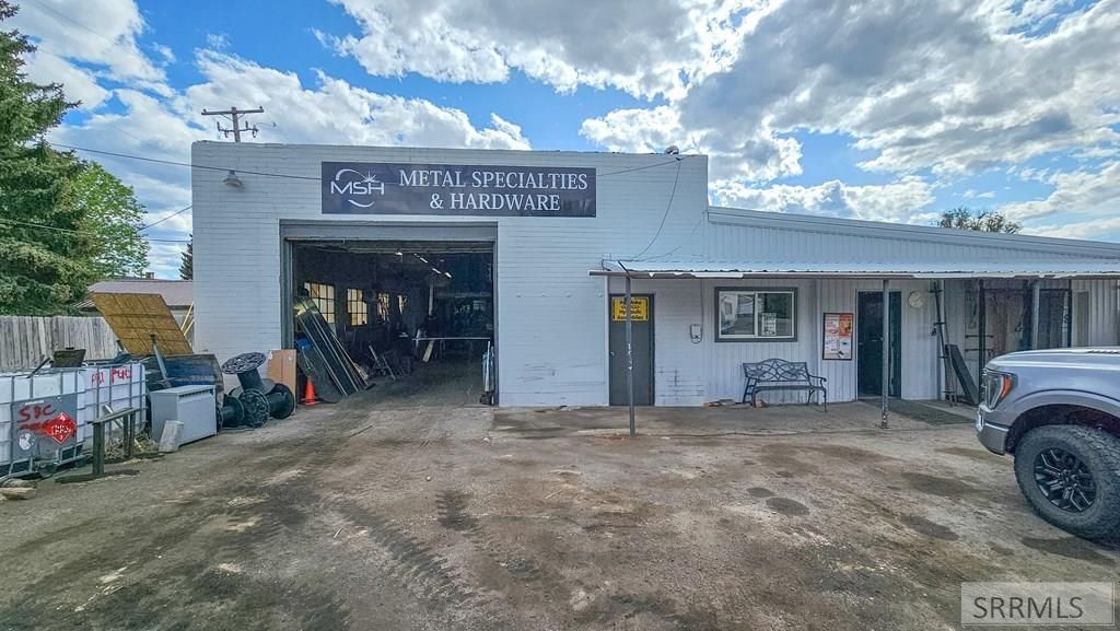 Image 2 of property listing at 331 N Idaho Street, Arco, ID 83213