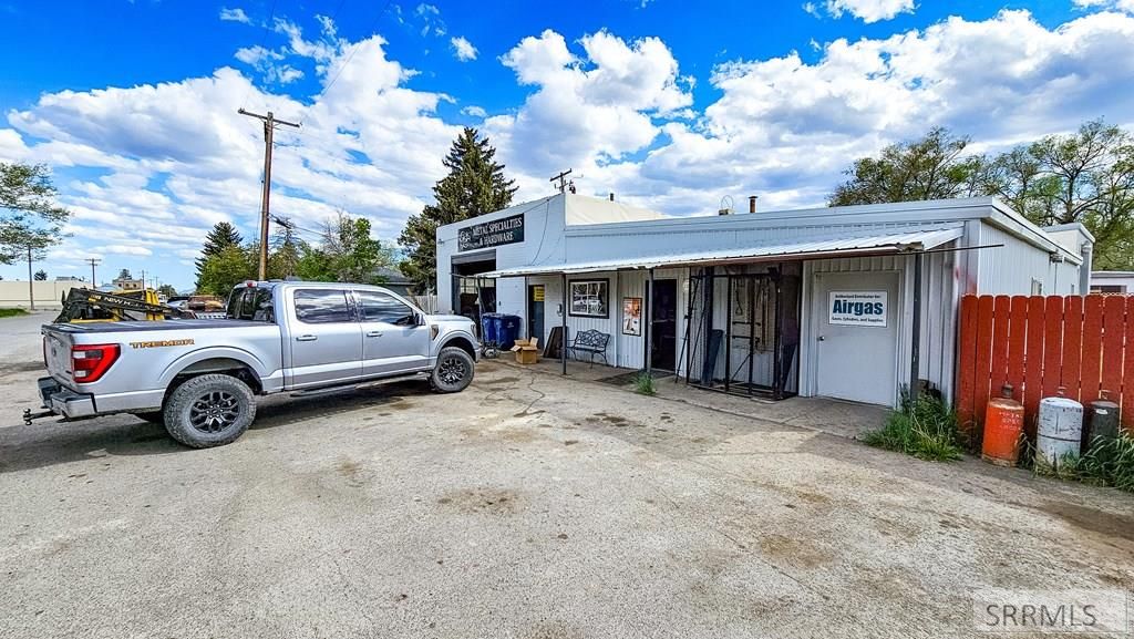 Image 3 of property listing at 331 N Idaho Street, Arco, ID 83213