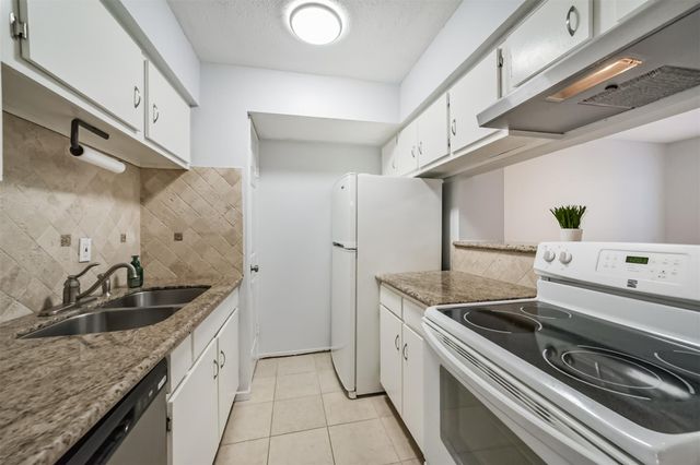 6402 Del Monte Drive 62, Houston, TX 77057