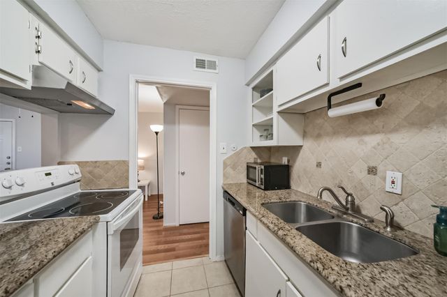 6402 Del Monte Drive 62, Houston, TX 77057