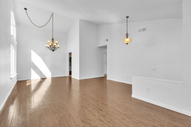 136 Rambling Dr, Folsom, CA 95630