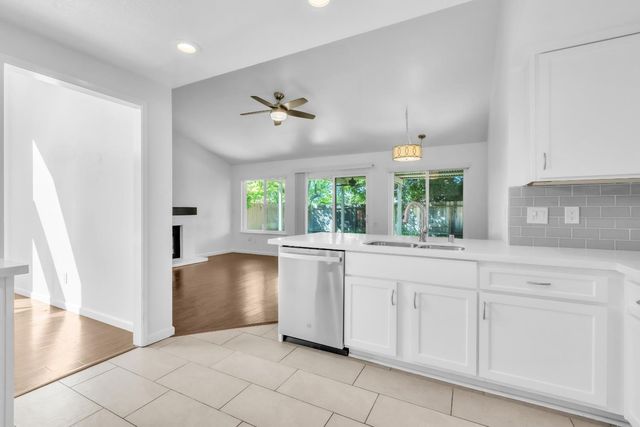 136 Rambling Dr, Folsom, CA 95630