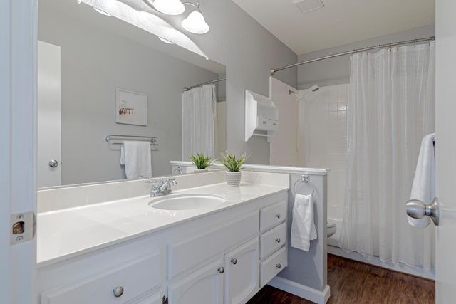 136 Rambling Dr, Folsom, CA 95630