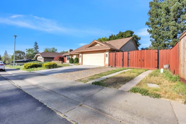 136 Rambling Dr, Folsom, CA 95630