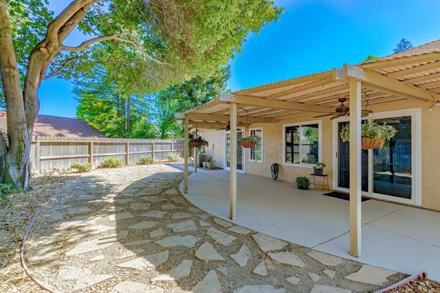 136 Rambling Dr, Folsom, CA 95630