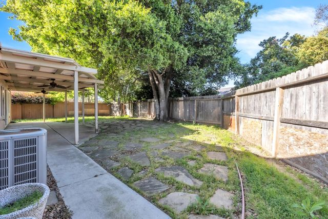 136 Rambling Dr, Folsom, CA 95630