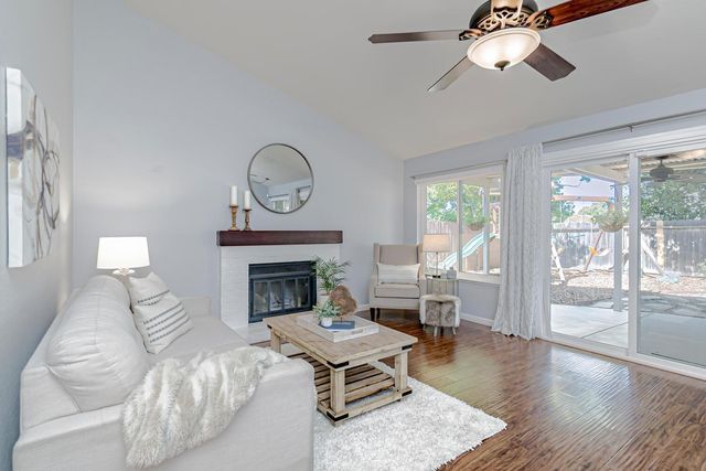 136 Rambling Dr, Folsom, CA 95630