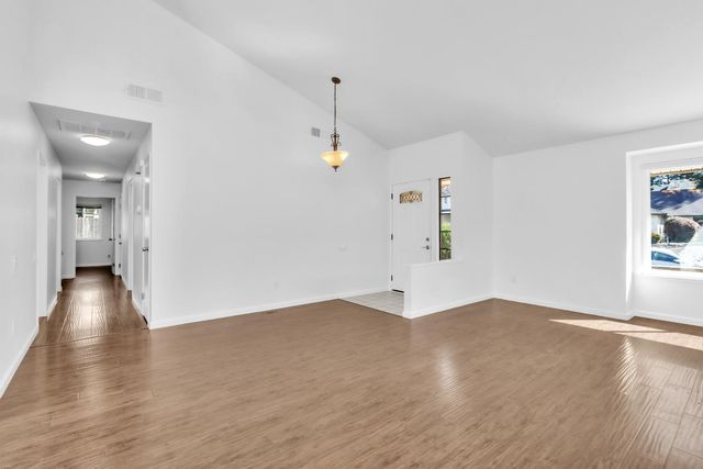 136 Rambling Dr, Folsom, CA 95630