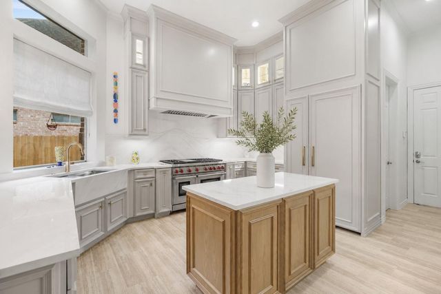 47 W Horizon Ridge Place, The Woodlands, TX 77381
