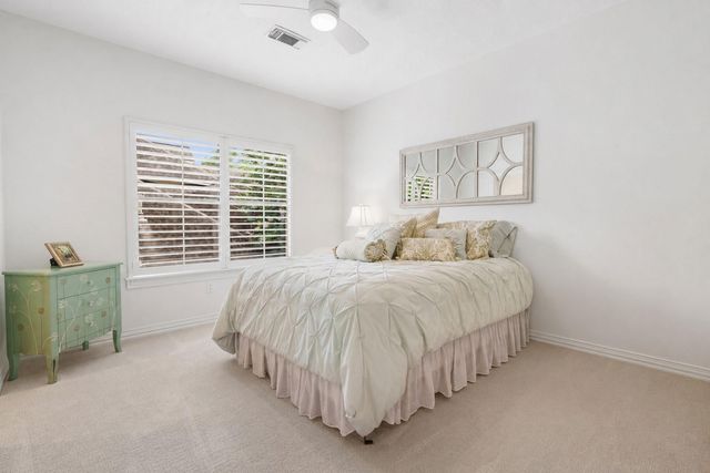 47 W Horizon Ridge Place, The Woodlands, TX 77381