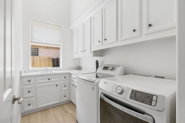 47 W Horizon Ridge Place, The Woodlands, TX 77381