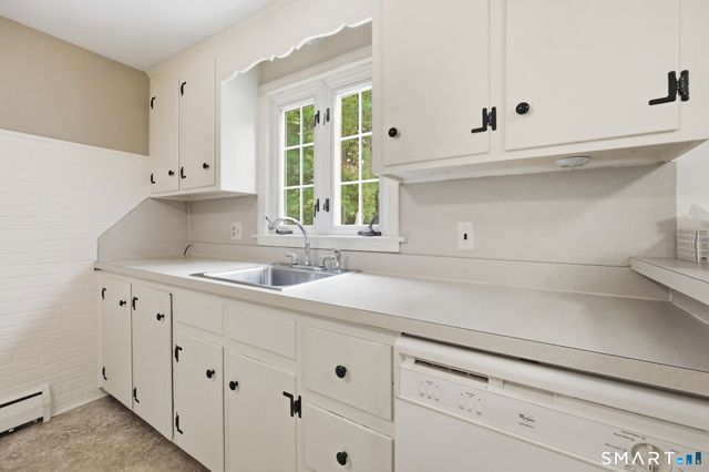 3 Arrow Street, Enfield, CT 06082