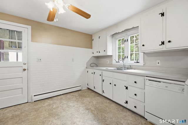 3 Arrow Street, Enfield, CT 06082