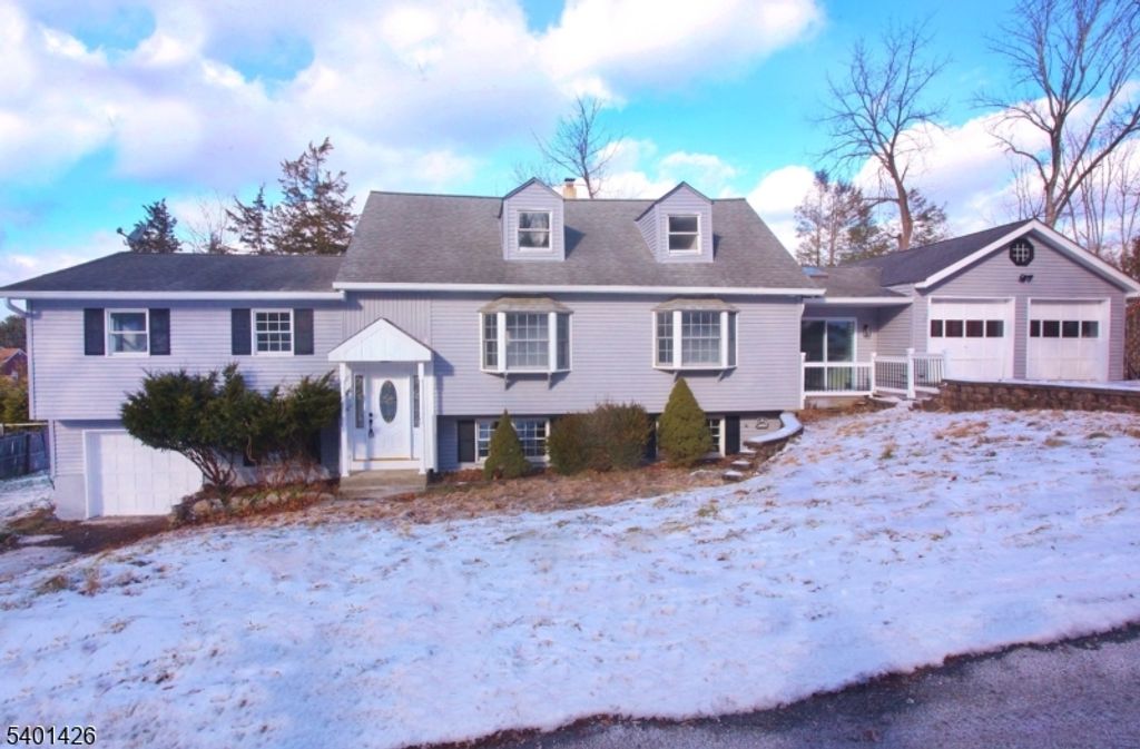 95 Forest Rd, Green Twp., NJ 07821
