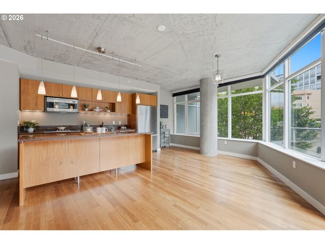1926 W BURNSIDE St 216, Portland, OR 97209