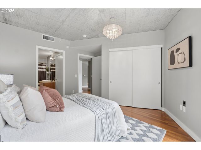 1926 W BURNSIDE St 216, Portland, OR 97209