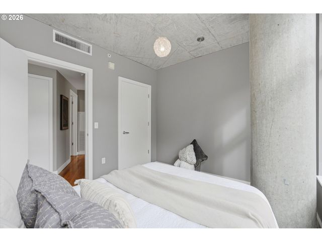 1926 W BURNSIDE St 216, Portland, OR 97209