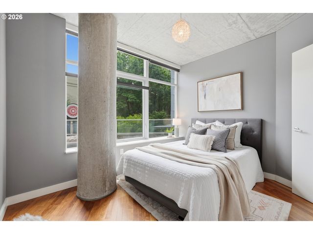 1926 W BURNSIDE St 216, Portland, OR 97209