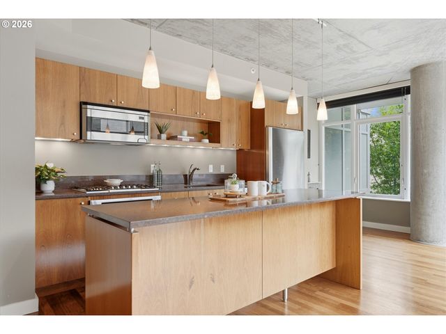 1926 W BURNSIDE St 216, Portland, OR 97209