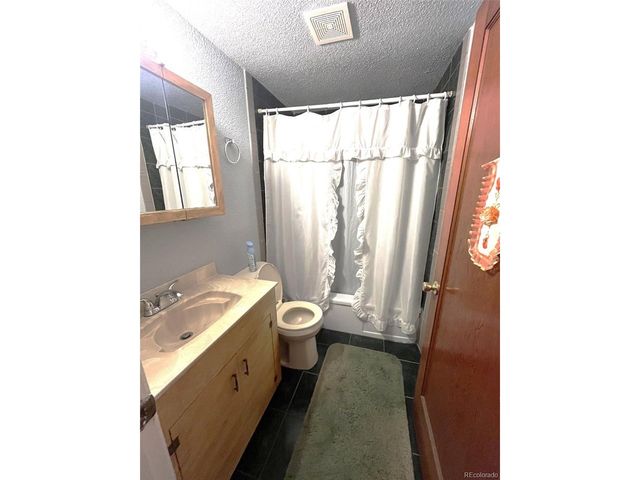 1701 Bahama St, Aurora, CO 80011