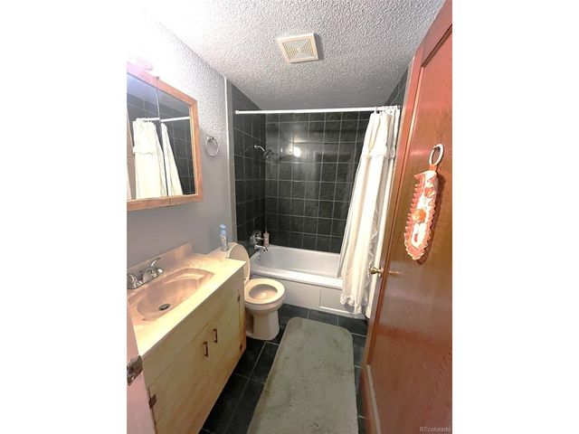 1701 Bahama St, Aurora, CO 80011