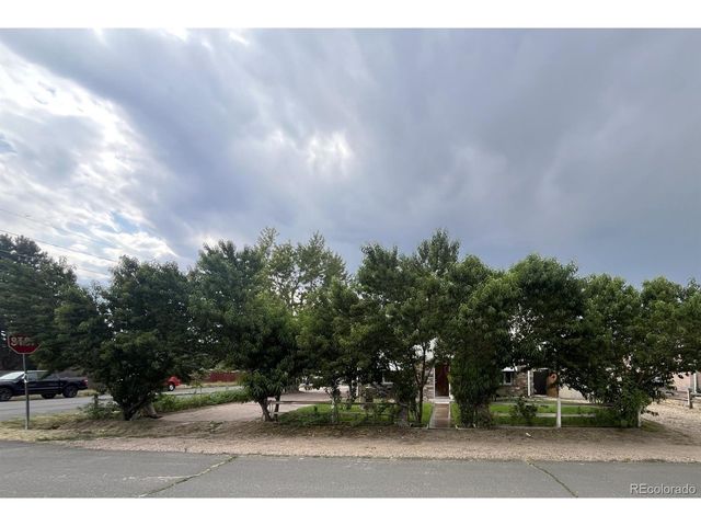 1701 Bahama St, Aurora, CO 80011