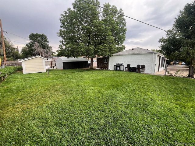 1701 Bahama St, Aurora, CO 80011