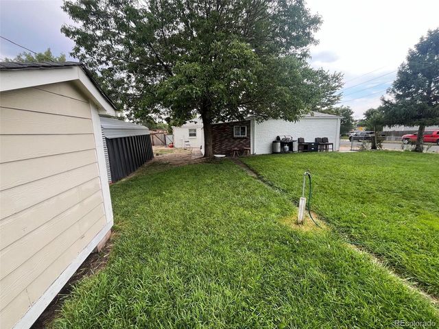 1701 Bahama St, Aurora, CO 80011