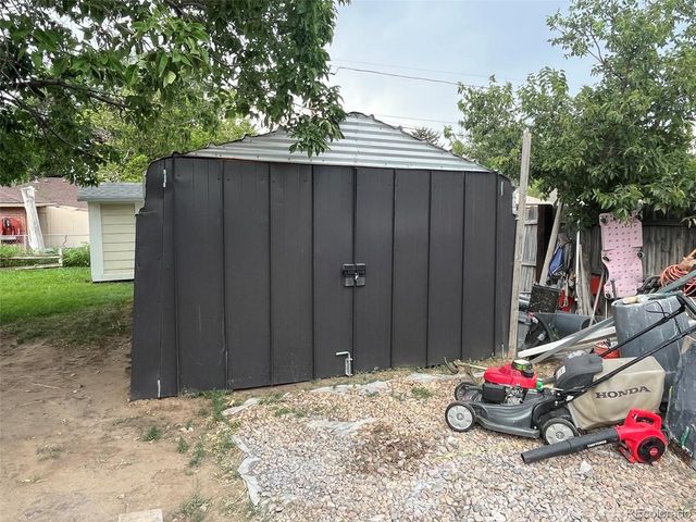 1701 Bahama St, Aurora, CO 80011