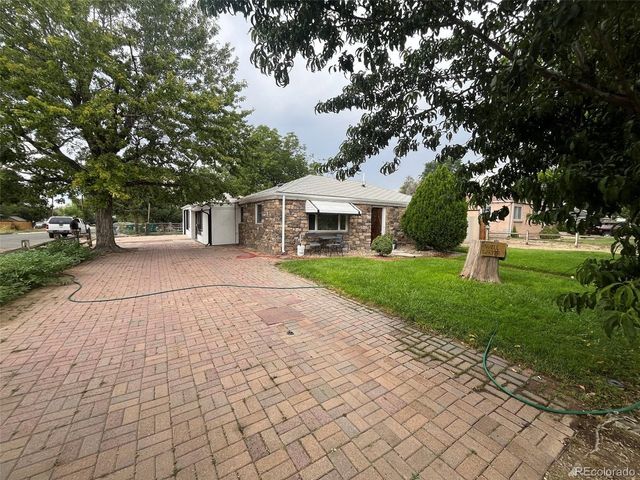 1701 Bahama St, Aurora, CO 80011