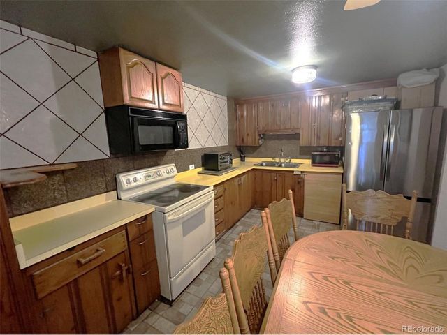 1701 Bahama St, Aurora, CO 80011