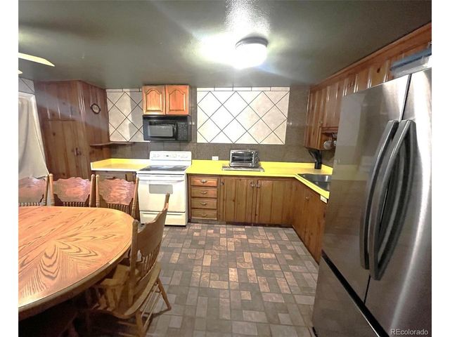 1701 Bahama St, Aurora, CO 80011