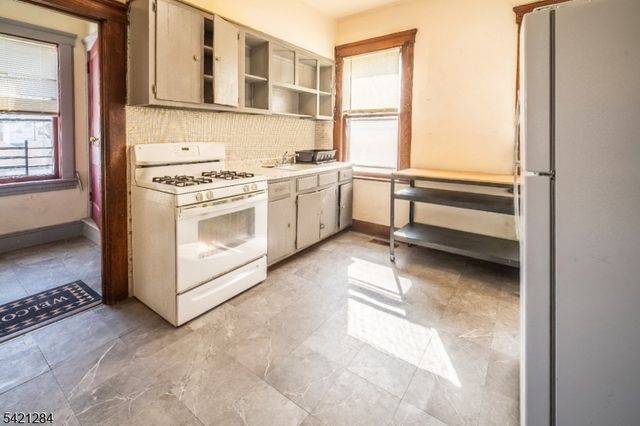238 Murray St, Elizabeth City, NJ 07202