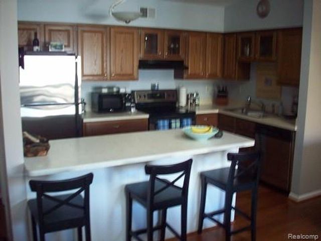 392 Pinewood Drive, Plymouth, MI 48170