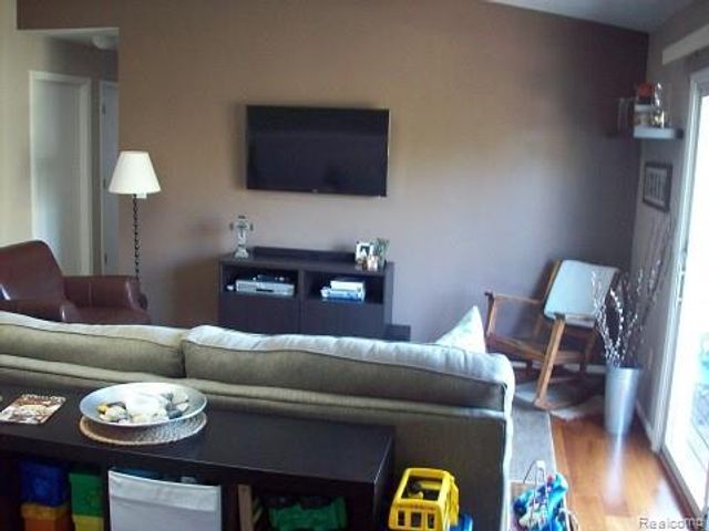 392 Pinewood Drive, Plymouth, MI 48170