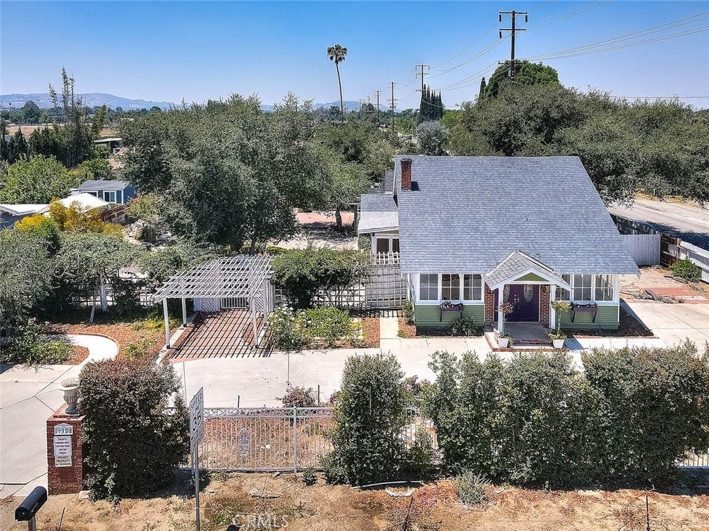 Image 4 of property listing at 11398 Norton, Chino, CA 91710