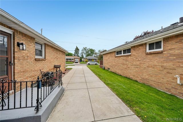 216 Collins Avenue, West Seneca, NY 14224