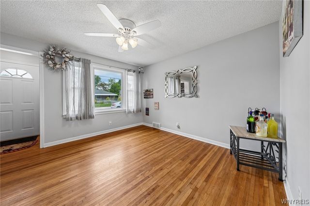 216 Collins Avenue, West Seneca, NY 14224