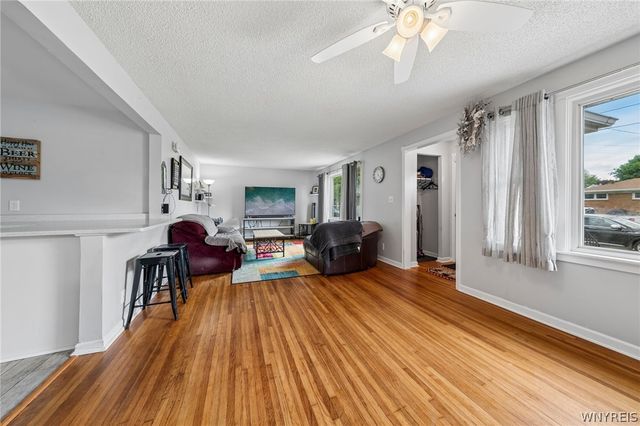 216 Collins Avenue, West Seneca, NY 14224