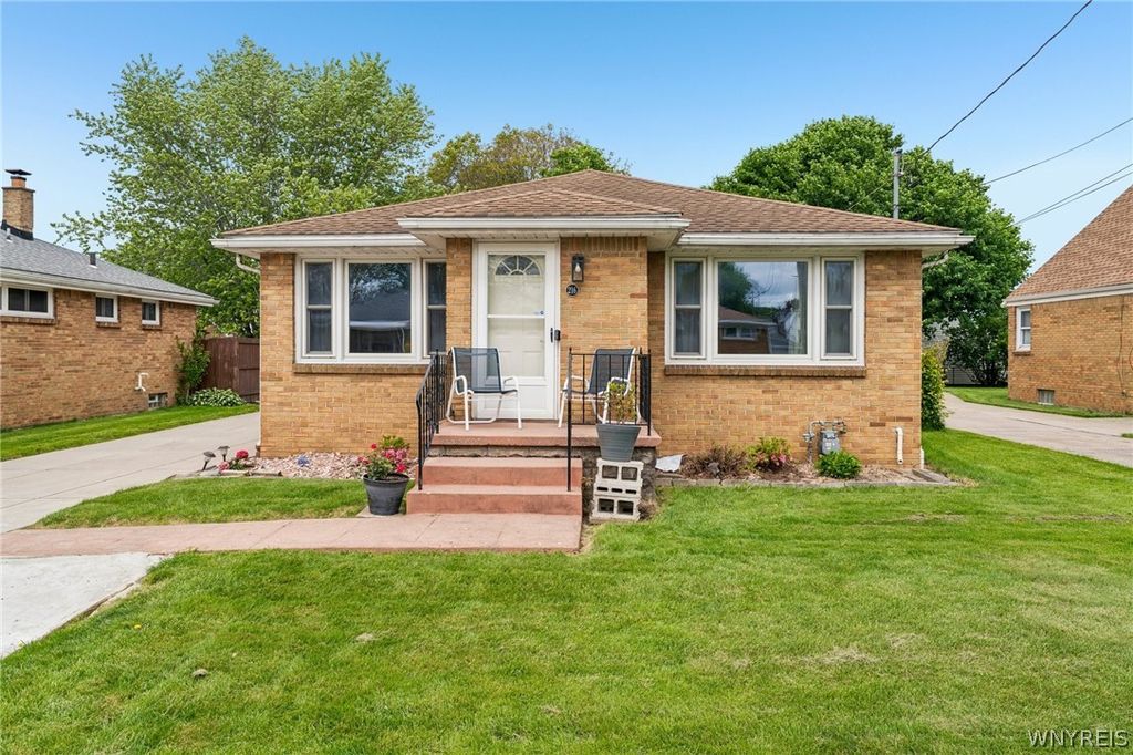 216 Collins Avenue, West Seneca, NY 14224