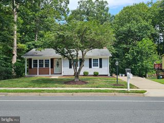 12519 OAKWOOD DR, Woodbridge, VA 22192