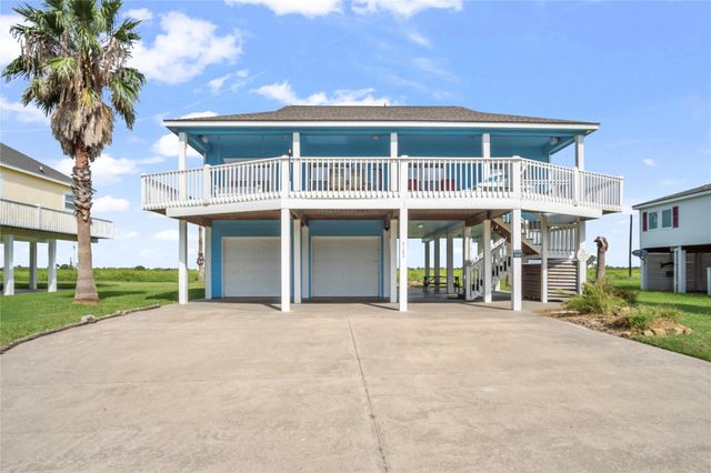 3189 Castle Drive, Crystal Beach, TX 77650