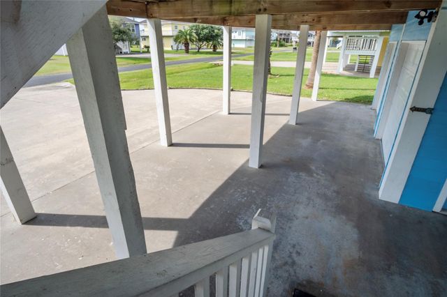 3189 Castle Drive, Crystal Beach, TX 77650