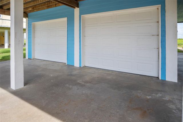 3189 Castle Drive, Crystal Beach, TX 77650