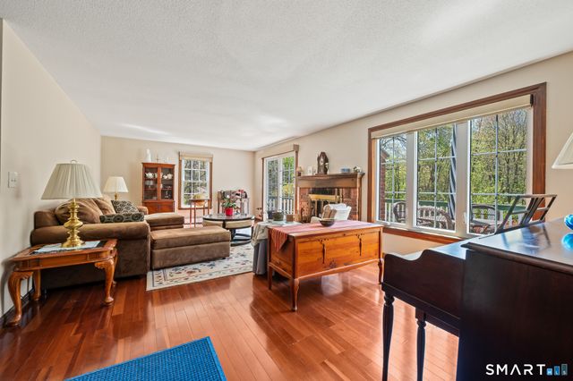 33 Partridge Lane, Burlington, CT 06013