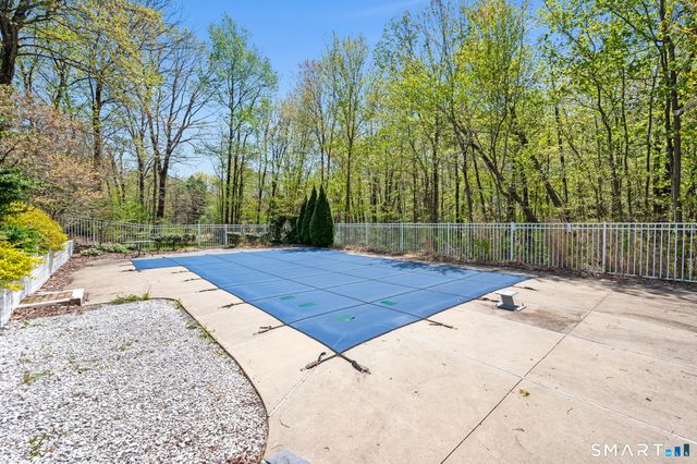 33 Partridge Lane, Burlington, CT 06013