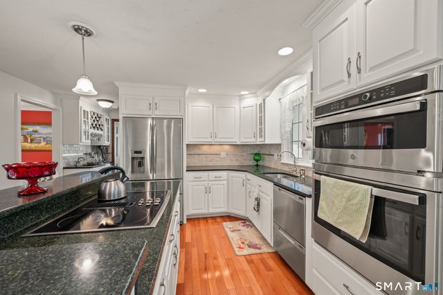 33 Partridge Lane, Burlington, CT 06013
