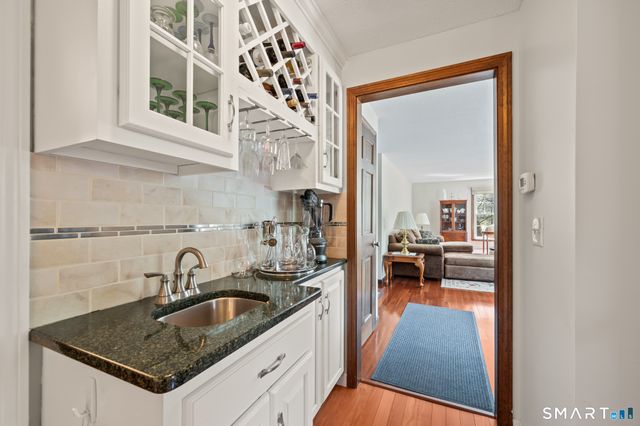 33 Partridge Lane, Burlington, CT 06013