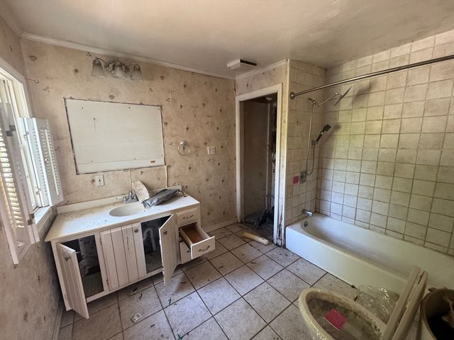 252 Main St, Medway, MA 02053